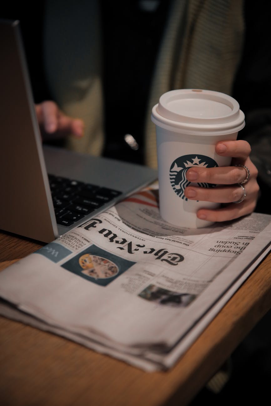 Kaip sukurti sėkmingą nišinį naujienų portalą: nuo idėjos iki pirmųjų 10,000 skaitytojų per 6 mėnesius